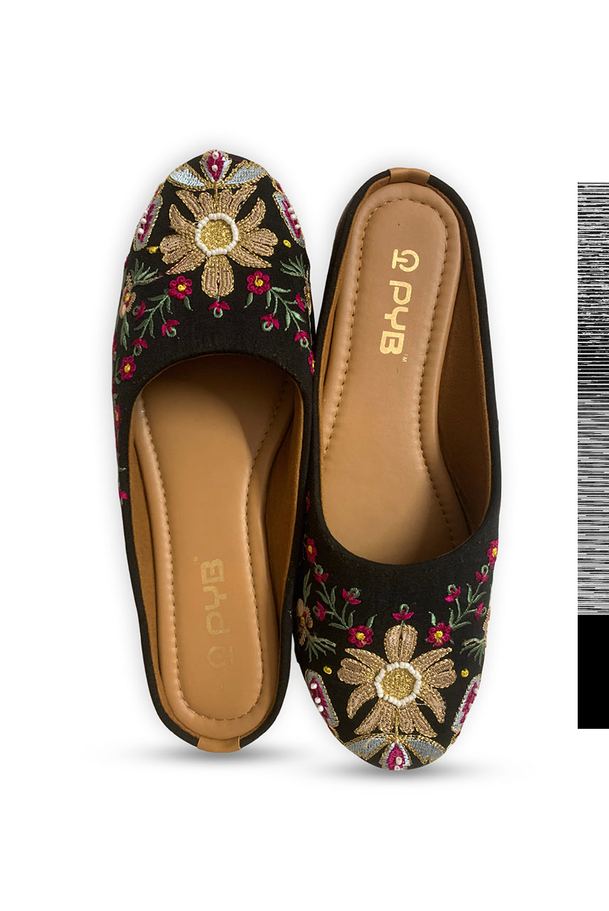 Black Luxe Embroidered Juttis