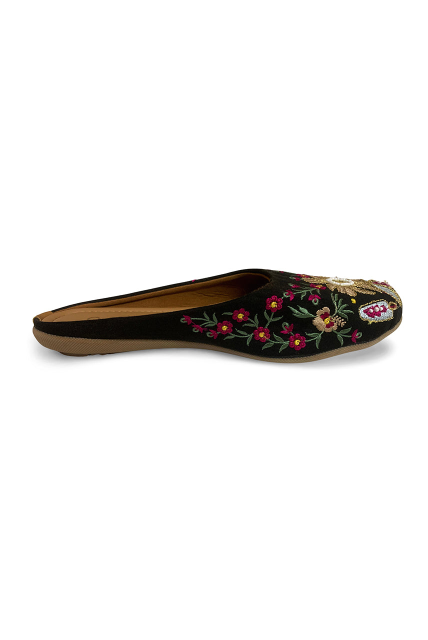 Black Luxe Embroidered Juttis