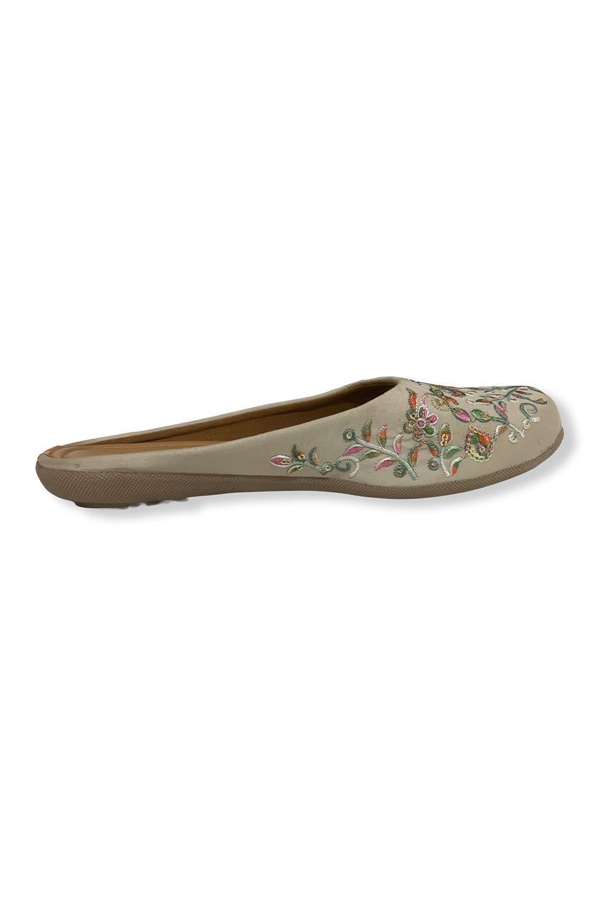 Ivory Pastel Embroidered Juttis