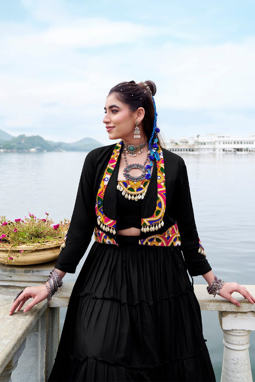 Kaali Rangrez Navratri Chaniya Choli with Embroidered Koti Set