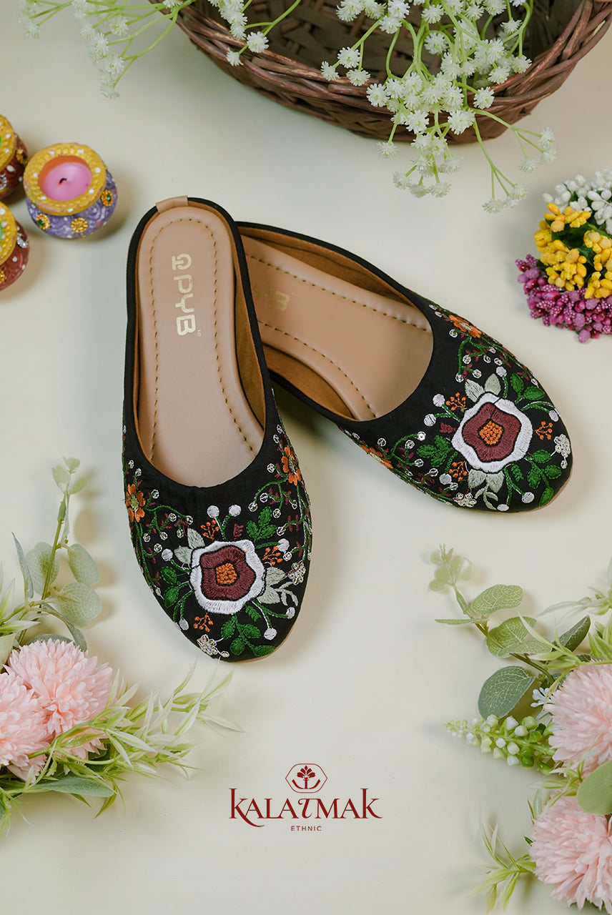 Embroidered Floral Juttis