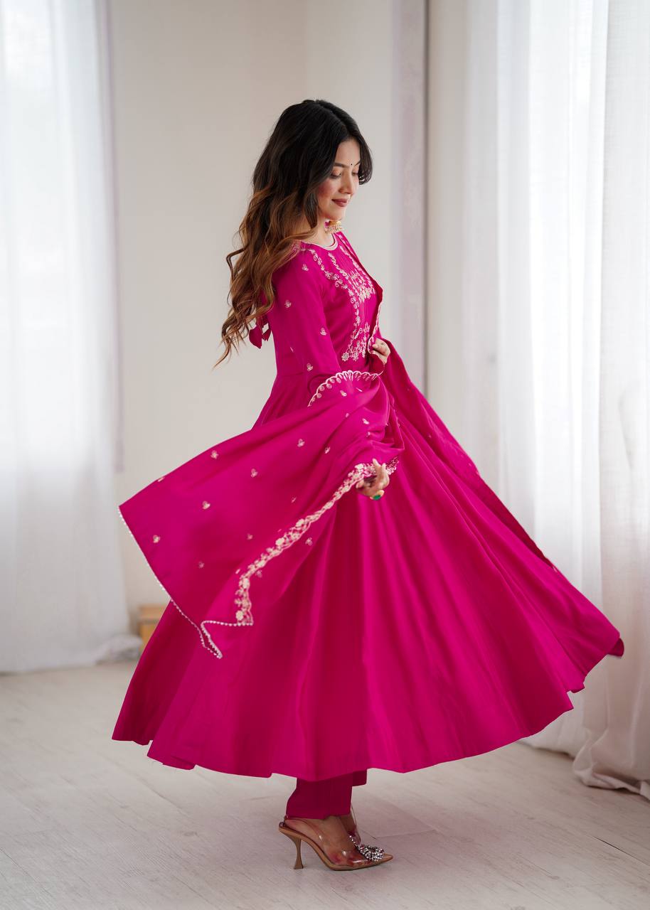 Gulnaar Rani – Royal Pink Anarkali Set